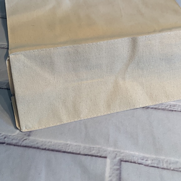 🙉 NWOT Set of two canvas totes - Picture 3 of 7